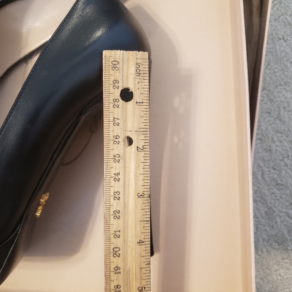 Prada Pumps - Picture 3 of 16